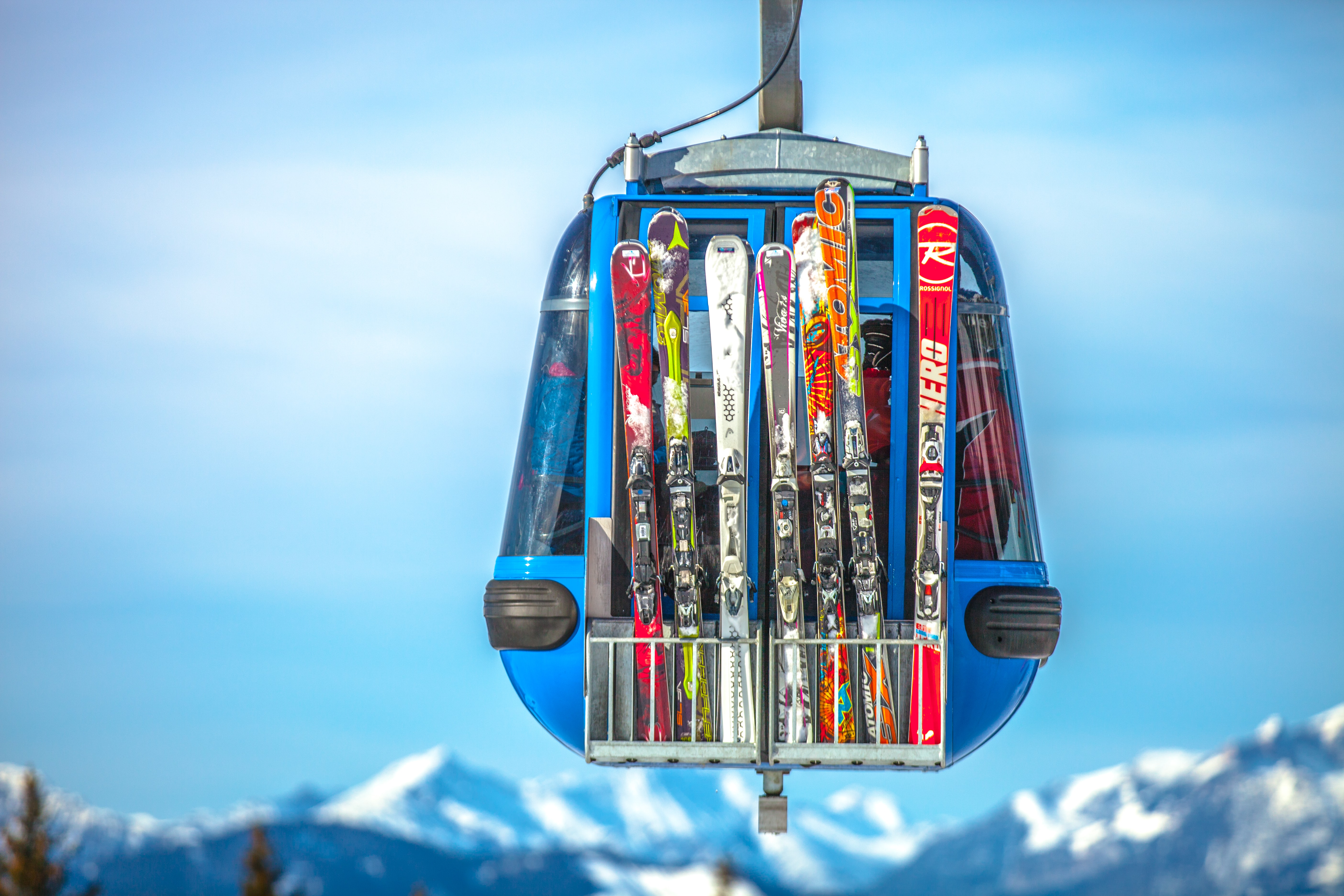Skis, snowboards and bikes